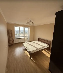 Продаж 1к квартири 41 кв. м на вул. Євгена Коновальця