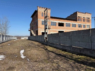 Комерційна нерухомість: зем. ділянка 64 сот. з будівлями та спорудами м. Тисмениця
