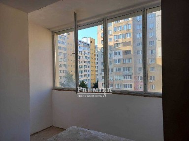 Продам 2-х кімнатну квартиру з розпочатим ремонтом на Сахарова