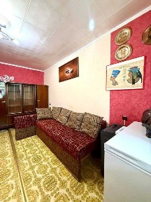 Продам 2-комнатную квартиру возле парка Горького, кирпичный дом.