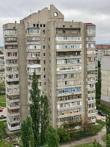 Квартира продаж. 3 х кімнатна квартира в цегляному будинку на Сірка (біля озера Чеха)