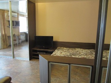 Продам 1-к квартиру студию в центре (вул. Січових стрільців 19)