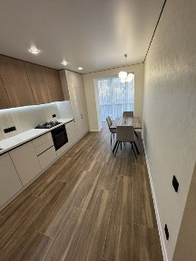 Продається 1 км квартира, вул. Тролейбусна, р-н Дружба