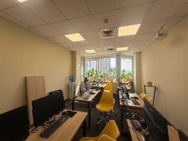 Власник, без комісії! Генератор! Електрика 24/7! Здам офіс 28м2, вул. Сверстюка, метро Лівобережна 5 хвилин