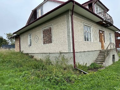 Продається добротний 1.5 поверховий цегляний будинок у гірській місцев