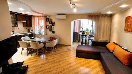 Продаж 3к, вул. Соснова, 4й поверх, гарний стан