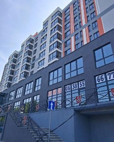 Продається простора 2-кімнатна квартира в новобудові в центрі Замостя