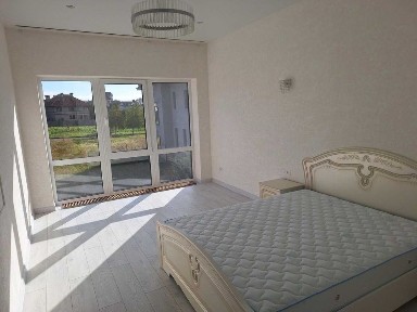 Продам новий з ремонтом будинок в Совиньоні.