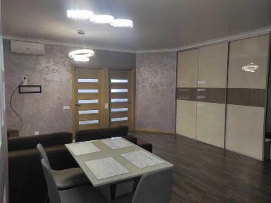 Продам 3 кімн. квартиру з ремонтом по вул. Чорновола 15 а