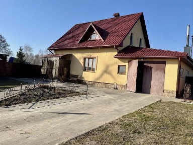 Продаж Котеджу Поруч Міста