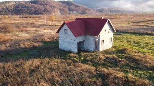 Недорого продається новозбудований будинок біля підніжжя Карпат.