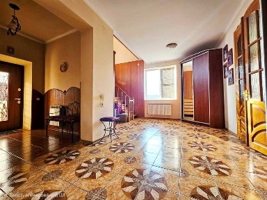 Продається добротний цегляний будинок на околиці м. Стрий.