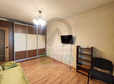 Київ, Оболонський просп., 31