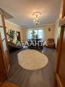 Продається будинок у затишному районі Кемпінг