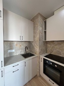 Продам двух-комнат квартиру на Сахарова