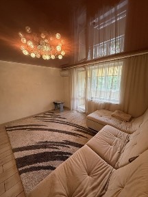 Аренда великої однокімнатної квартири на Рожевій