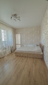 Продаж 3 кімнатної квартири на Щасливому з великою площею