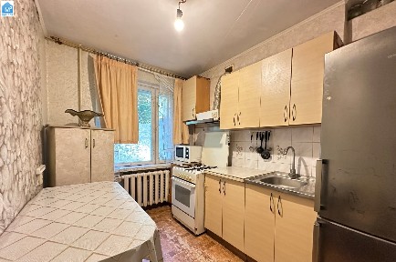 Ак. Корольова/площа Незалежності, простора квартира 62 м в гарному будинку, лоджія засклена мпо