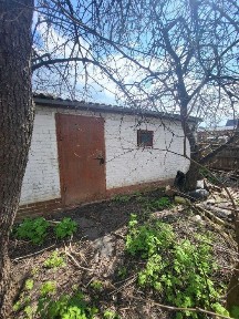 Здам будинок з гаражем у тихому районі !