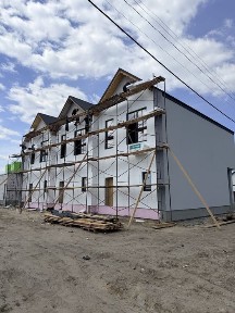 Продаж таунхауса з терасою в с Погреби біля озера