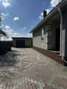 Продам чудовий будинок з приміщенням клініки в смт. Хорошів