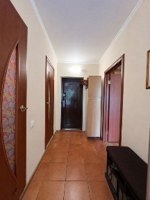Продаж Однокімнатна другий поверх в центральному районі міста