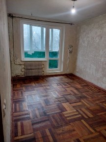 Продам 2-к квартиру под ремонт/2 этаж, пр-кт Победы 75