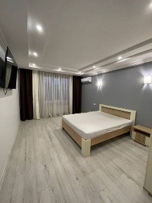 ПРОДАЖ: КЛАСНА 1-кім VIP новобудова БУДІВЕЛЬНИКІВ-МИРУ (5хв до ПРОСПЕКТУ НЕЗАЛЕЖНОСТІ) ! Залишається все як на фото: меблі та техніка! Кладовка та ПІДВАЛ