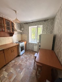 Продам 2 х кімн квартиру (1 ПОВЕРХ ) вул. Лесі Українки