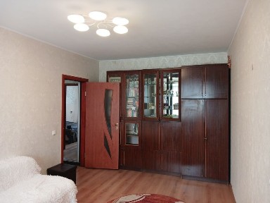 Продам 2-ну квартиру по вул. Кравчука ( р-н, Варшавський ринок)