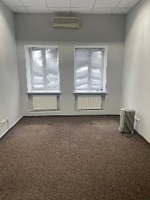 Київ, Лариси Руденко вул., 6А