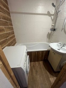 Продам 2 кімнатну квартиу Чорих Запорожців 64б