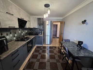 Продам квартиру в районі ринку Урожай, провулок Амосова 28а