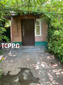 Продаж будинку з земельною ділянкою на Верхній Хортиці