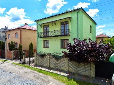 Продається просторий цегляний будинок у м. Дрогобич!