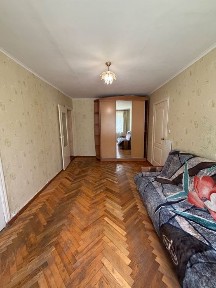Продам 3-кімнатну квартиру по вул. Героїв України, 7