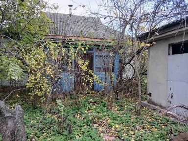 Будинок з земельними ділянками с. Харківці