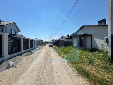 Продаж одноповерхового будинку в Нових Петрівцях. Межує з КМ Балатон.