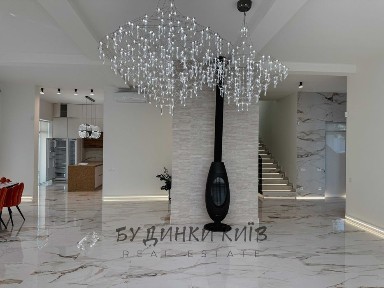 Продаж будинку з басейном закритому KM Montana Village в Козині