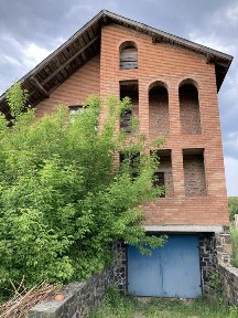 Будинок з гаражем та підвалом поряд з Луцьком