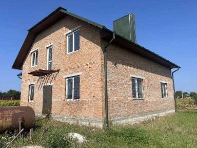 Продається великий будинок с. Чернихівці.
