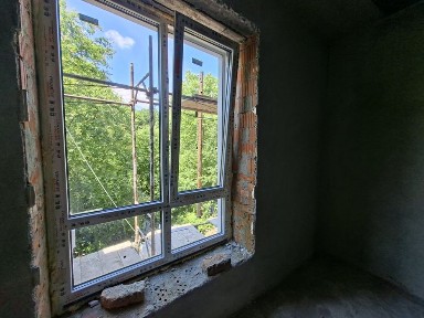 Продаж котеджу неподалік озера