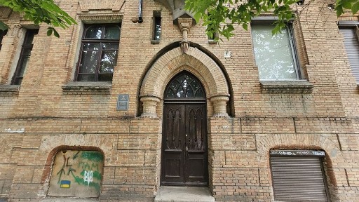 Продам 3-поверховий будинок в центрі міста
