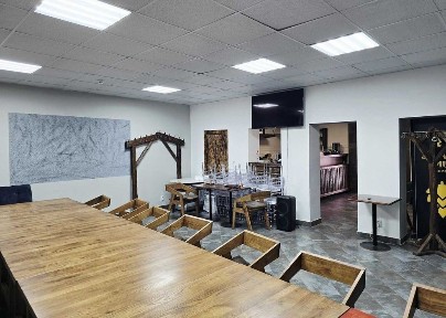 Здається комерційне приміщення на вул. Отамана Сітка 1