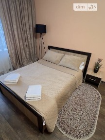 Здам подобово 1к квартиру на вул. Академіка Ющенка 5 • ID 33090300