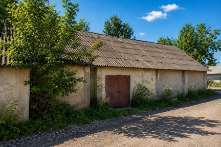 Продається капітальне комерційне приміщення загальною площею 178 м² + просторе горище