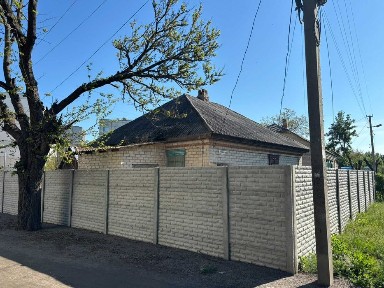 Цегляний будинок в центрі Раківки