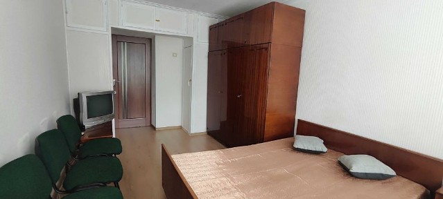 Здається двокімнатна квартира в центрі міста. Вулиця Київська. Поруч ТРЦ Глобал. Квартира з меблями та побутовою технікою