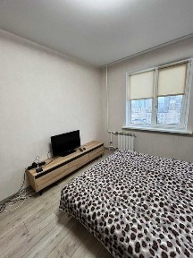 Здається 3-х кімнатна квартира на вул. Милославська 3а