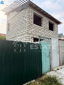 Продаж будинку в Подільському районі з частковим ремонтом